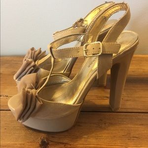 Blush / nude patent platform sandals heels bow 7.5